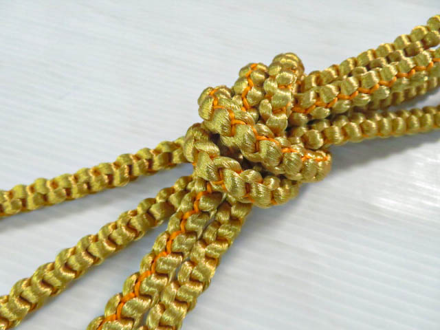 リサイクル　和装小物　帯締め　振袖用　四ツ丸組　手組　金糸